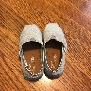 Toms Size 6 Toddler